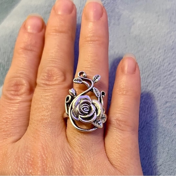 Size 7 Rose Statement Ring - Picture 5 of 7